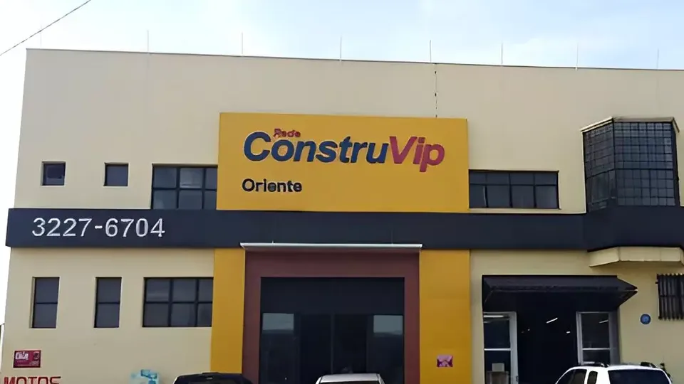 Fachada da ConstruVip Oriente I, no Jardim São José