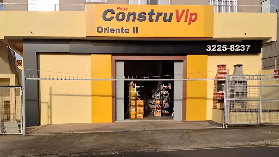 Fachada da ConstruVip Oriente II, no Jardim San Diego